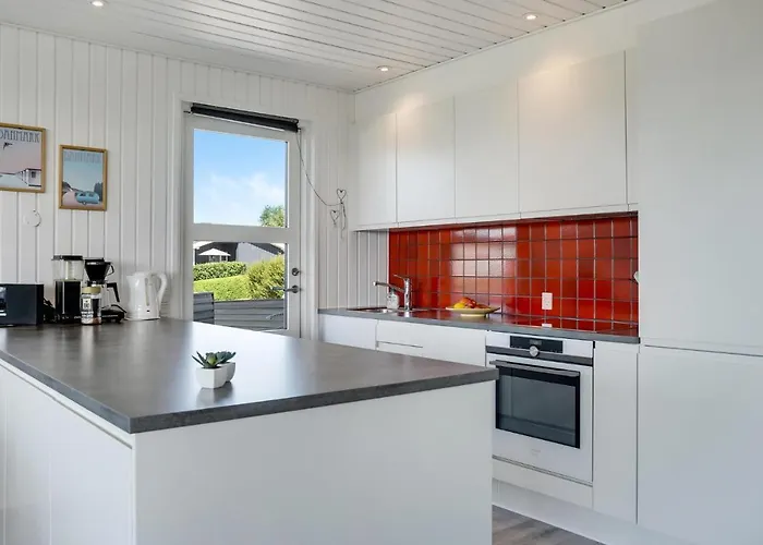 3 Bedroom Awesome In *