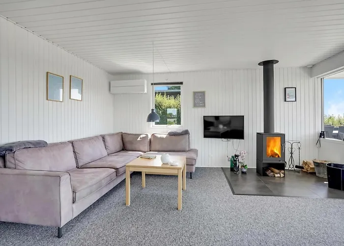 Holiday home 3 Bedroom Awesome In