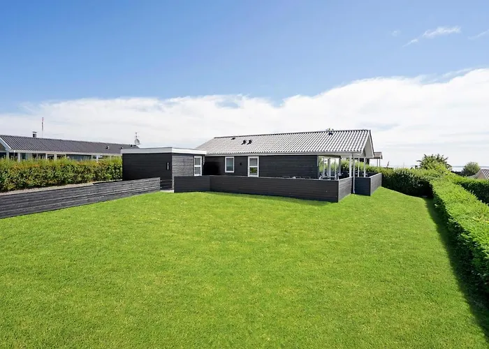 3 Bedroom Awesome In Holiday home *