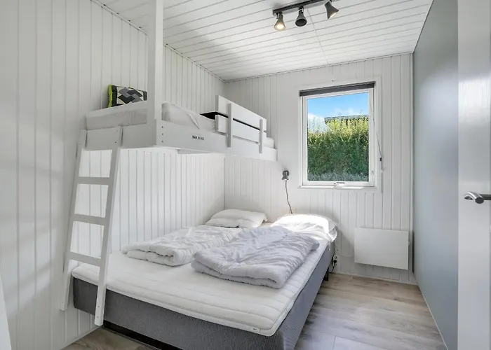 Holiday home 3 Bedroom Awesome In