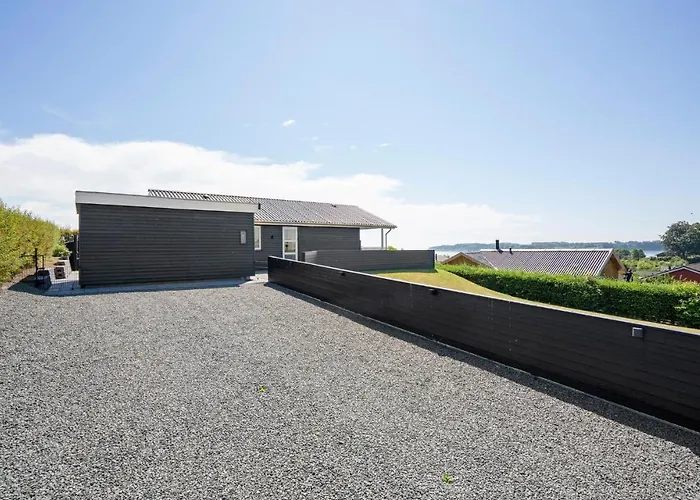 Holiday home 3 Bedroom Awesome In Hejls