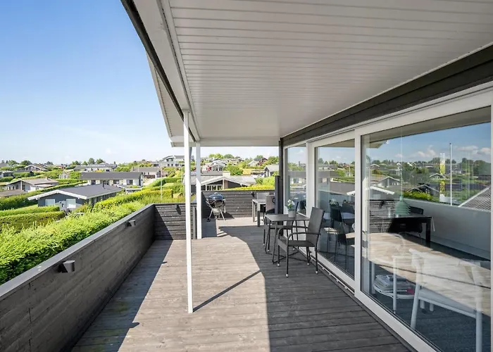 3 Bedroom Awesome In Hejls