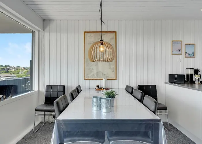 3 Bedroom Awesome In Holiday home *